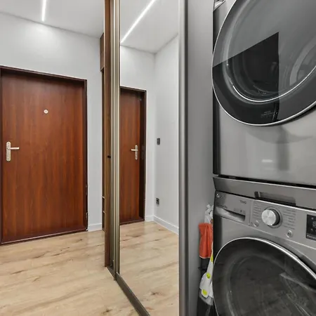 Апартаменти Garden Apartman - With Parking