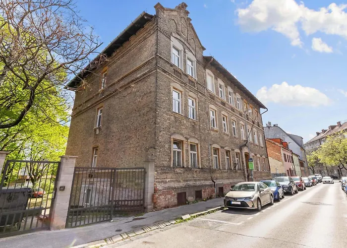 Garden Apartman - With Parking