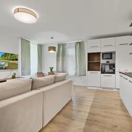 Apartman Garden Apartman - With Parking